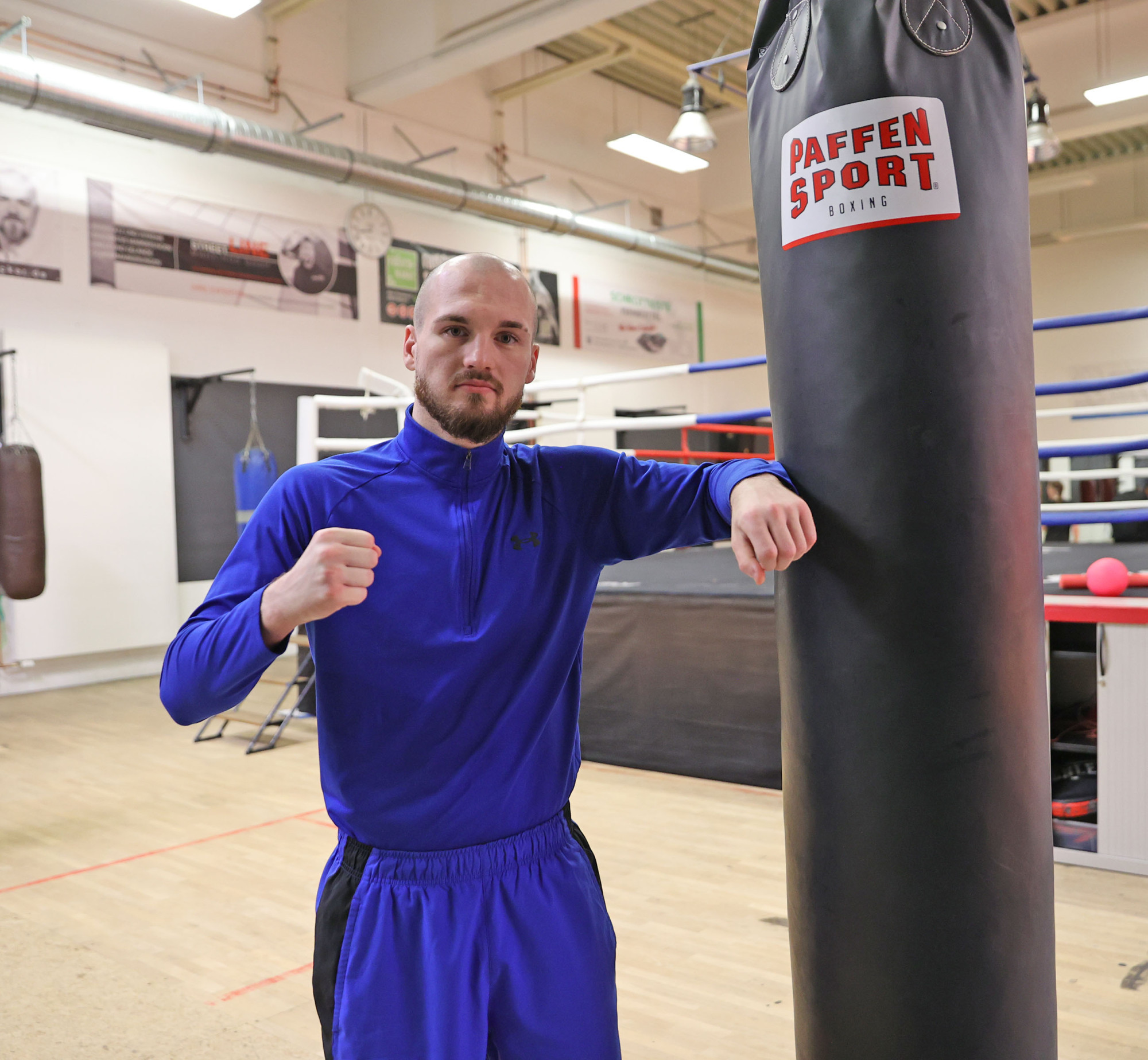 Nick Bier im Boxgym am Boxsack